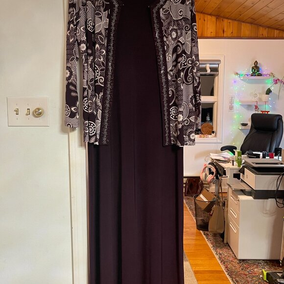 Beautiful dress for that Special Occasion - Picture 3 of 7